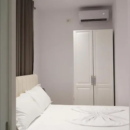 Tao's * Tirana